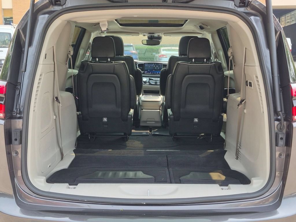 Used 2022 Gray Chrysler Limited image 6