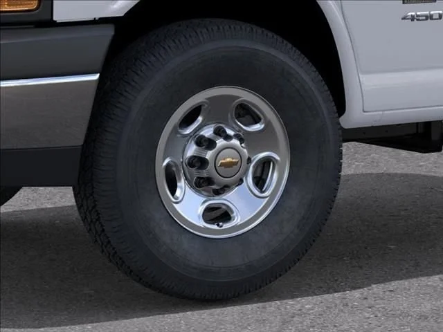New 2025 Summit White Chevrolet 1WT image 9