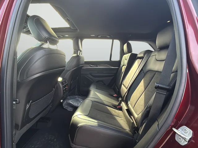 New 2026 Velvet Red Pearl-Coat Exterior Paint Jeep Altitude image 16
