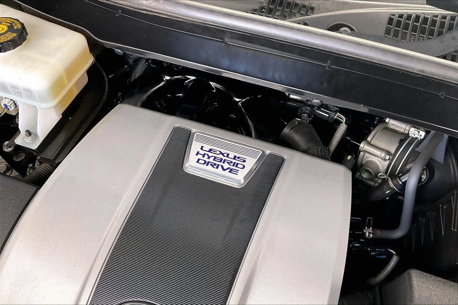 Used 2018 Eminent White Pearl Lexus 450h image 33