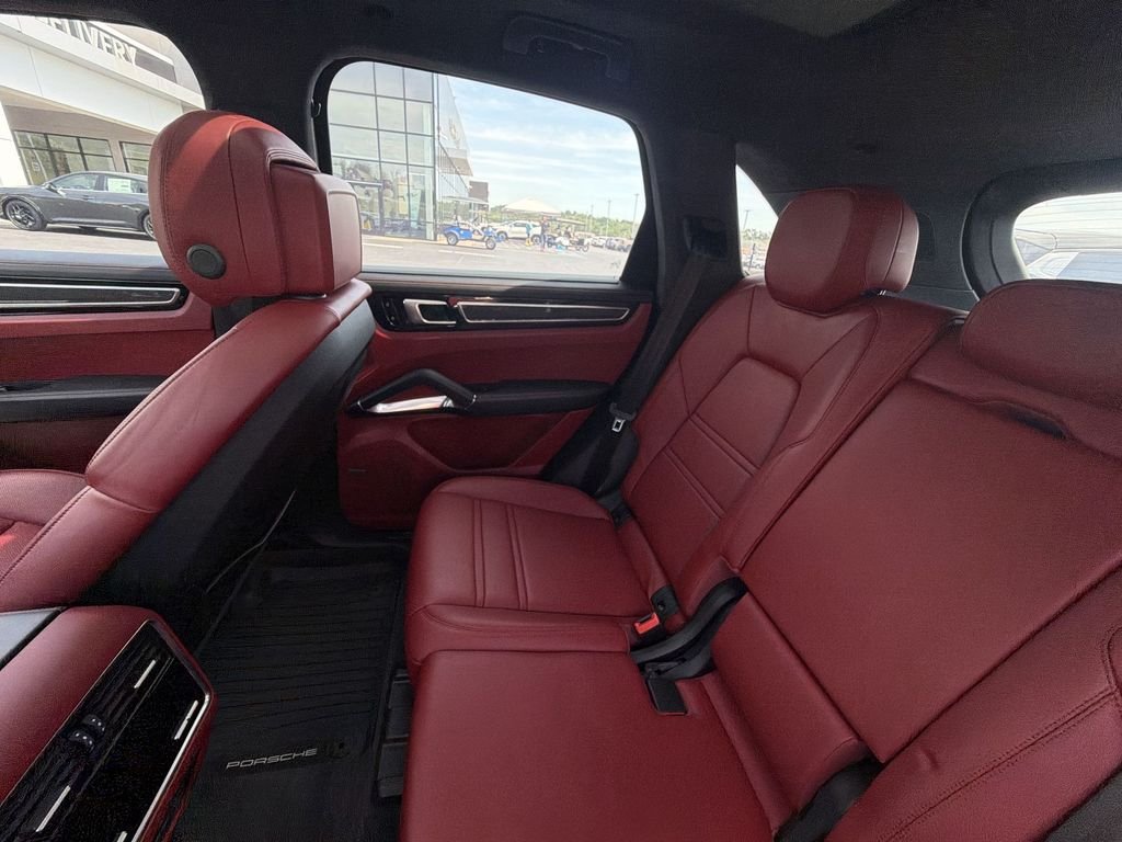 2021 Porsche Cayenne Turbo S E-Hybrid - Photo 12