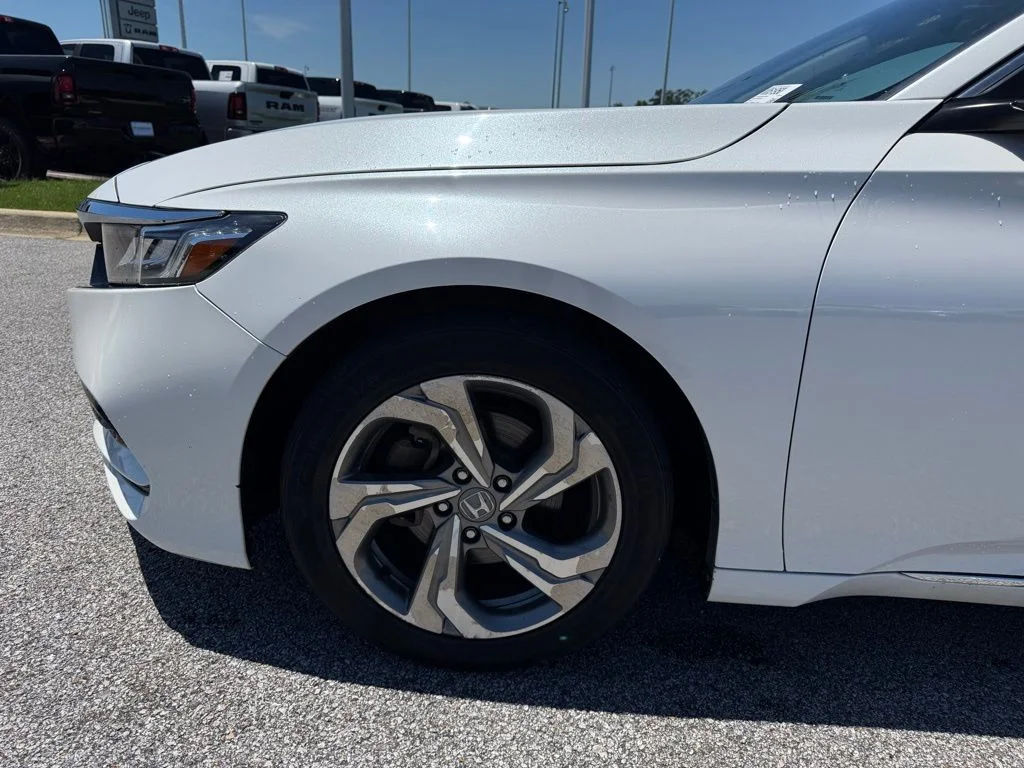 Used 2018 White Honda EX image 21