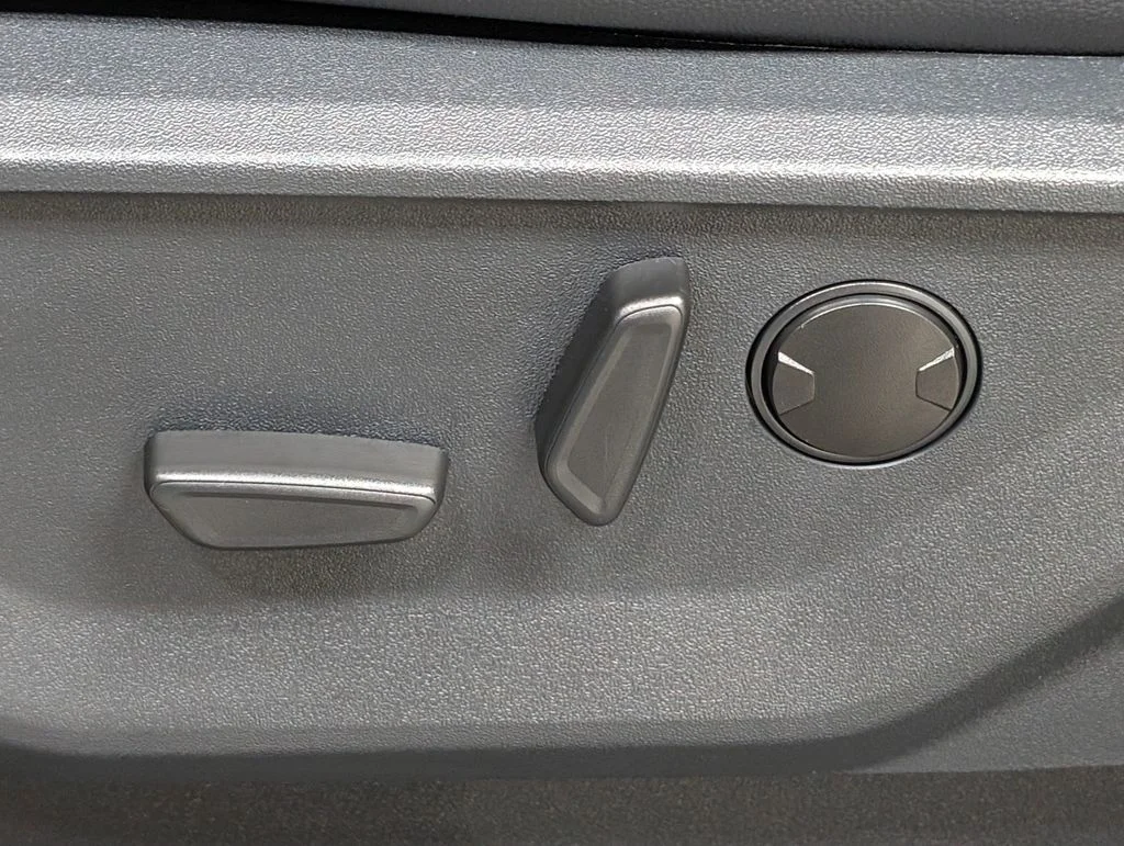 New 2026 Glacier Gray Metallic Tri-Coat Ford F-250® Lariat® image 18