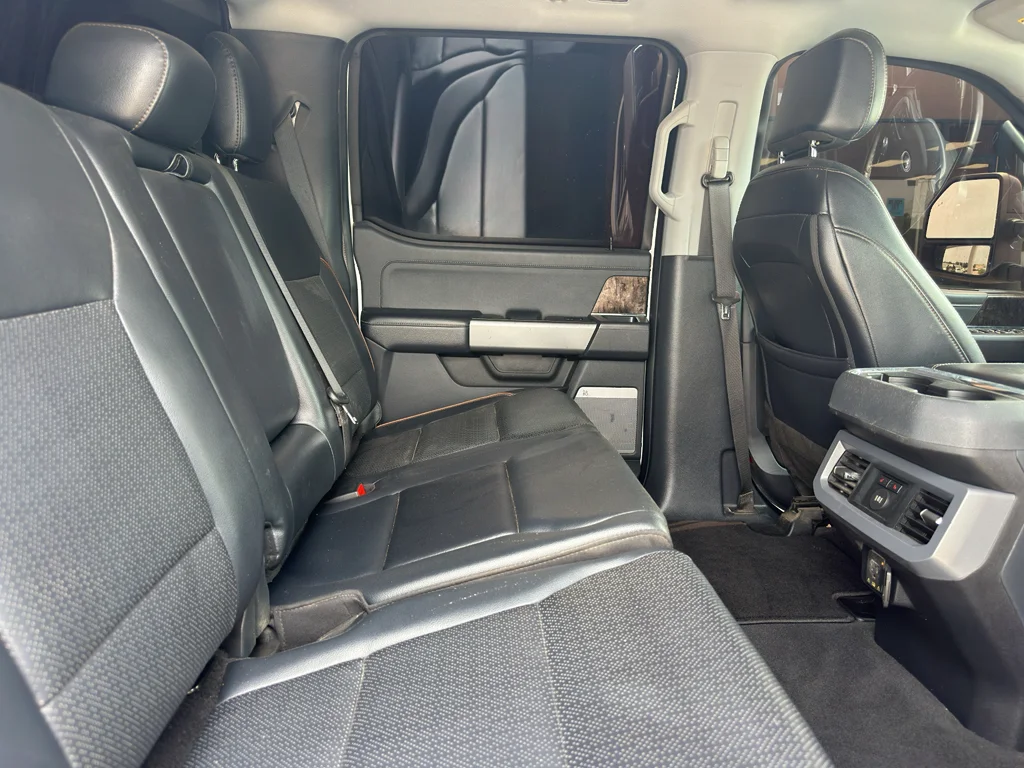 Used 2025 Oxford White Ford LARIAT image 36
