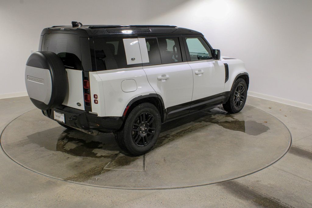 Used 2022 Fuji White Land Rover X-Dynamic SE image 5