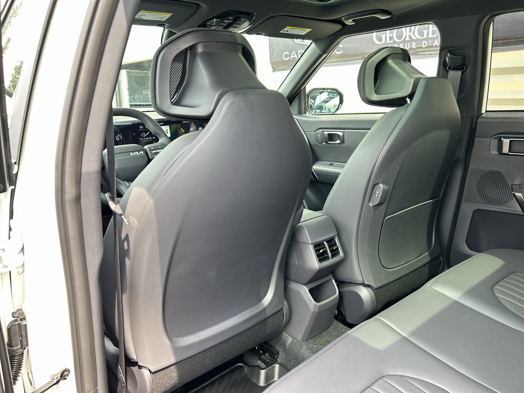 New 2027 Snow White Pearl Kia X-Line S image 13