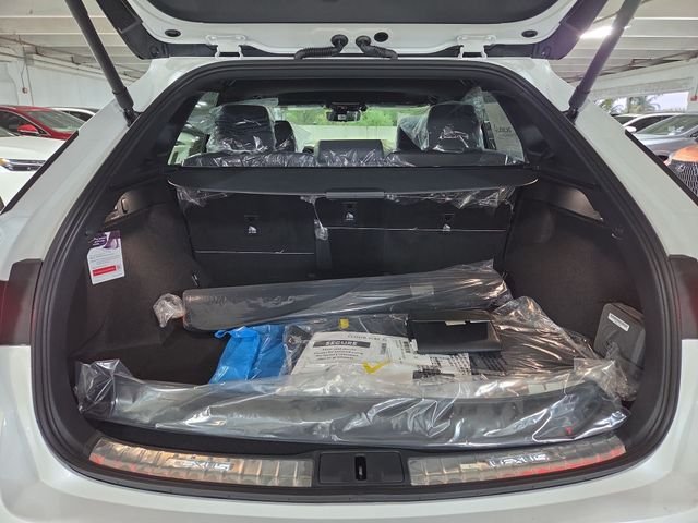 New 2026 Eminent White Pearl Lexus PREMIUM PLUS image 24