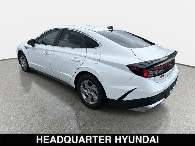 New 2026 White Hyundai SE image 4