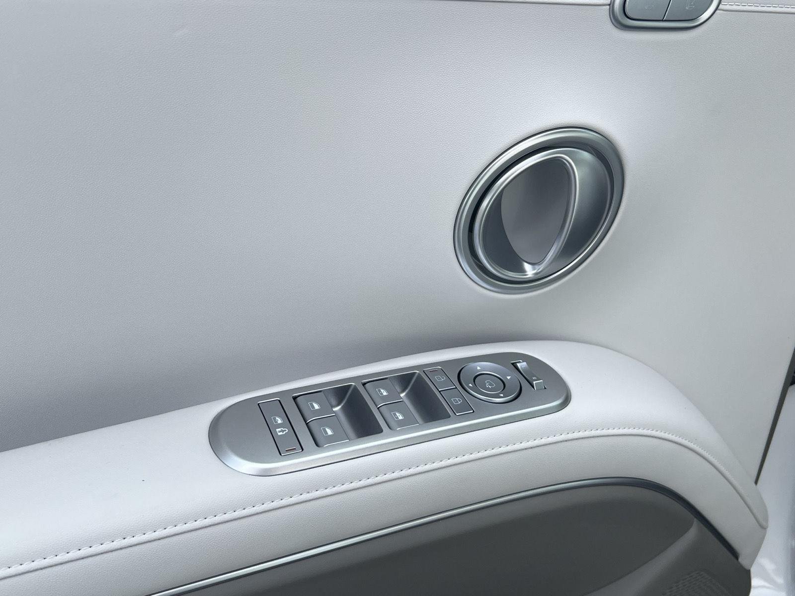 New 2026 Creamy White Pearl Hyundai SEL Premium 8P image 31