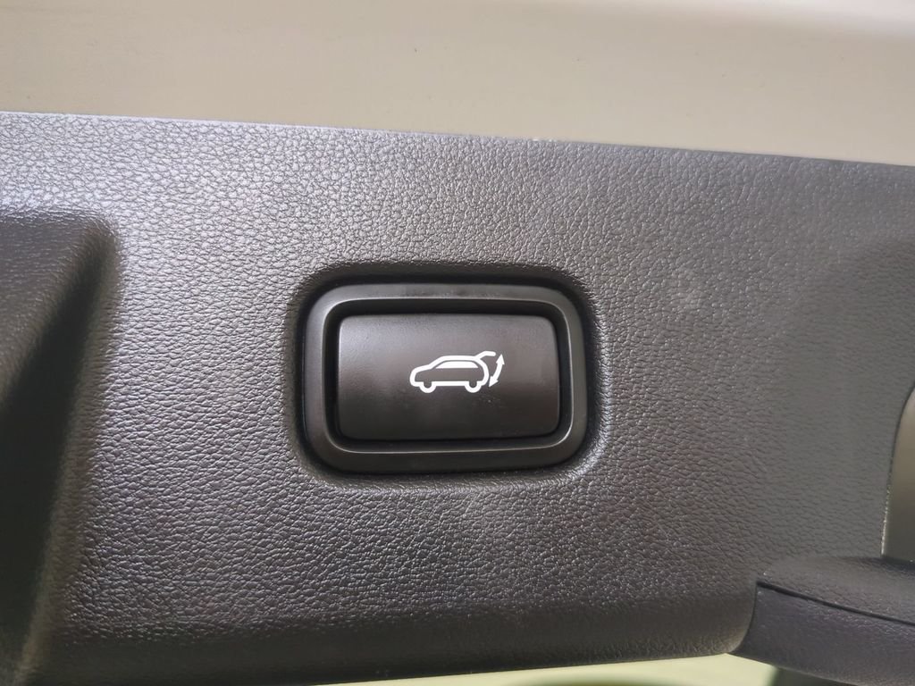 Used 2023 Silver Hyundai SEL image 15