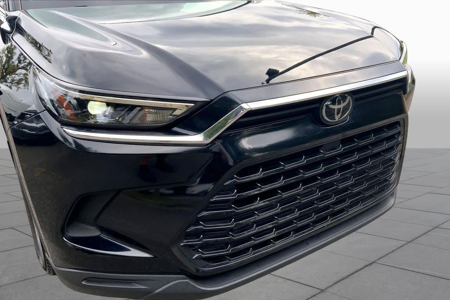 Used 2024 Midnight Black Metallic Toyota XLE image 29