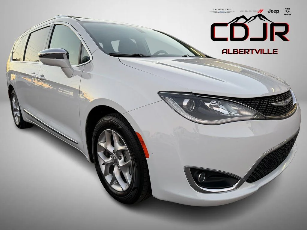 2020 Chrysler Pacifica Limited's photo