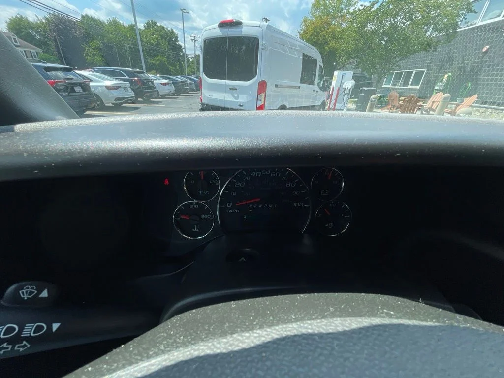 Used 2023 White GMC Work Van image 21