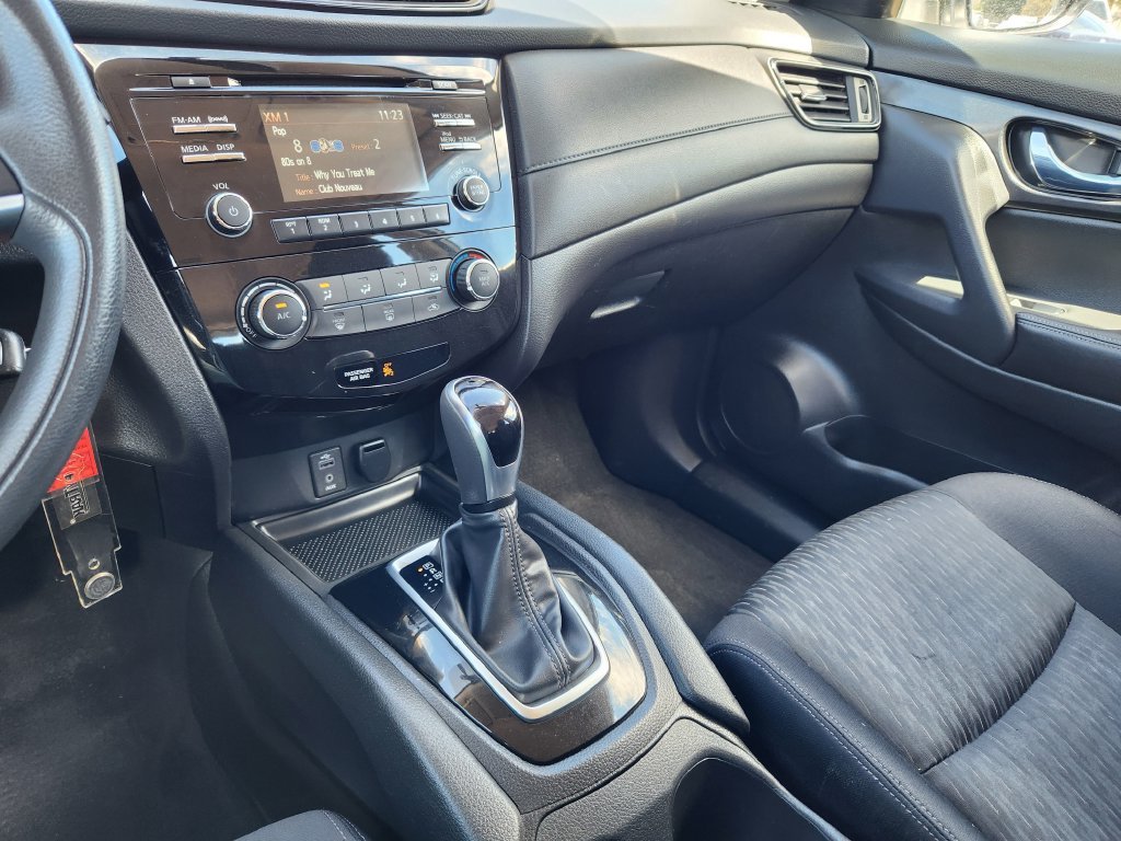 Used 2017 White Nissan S image 15