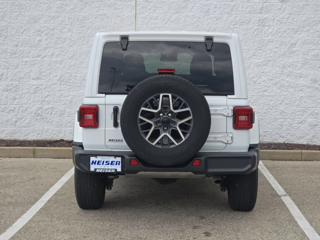 Used 2024 White/off-white Jeep Sahara image 12