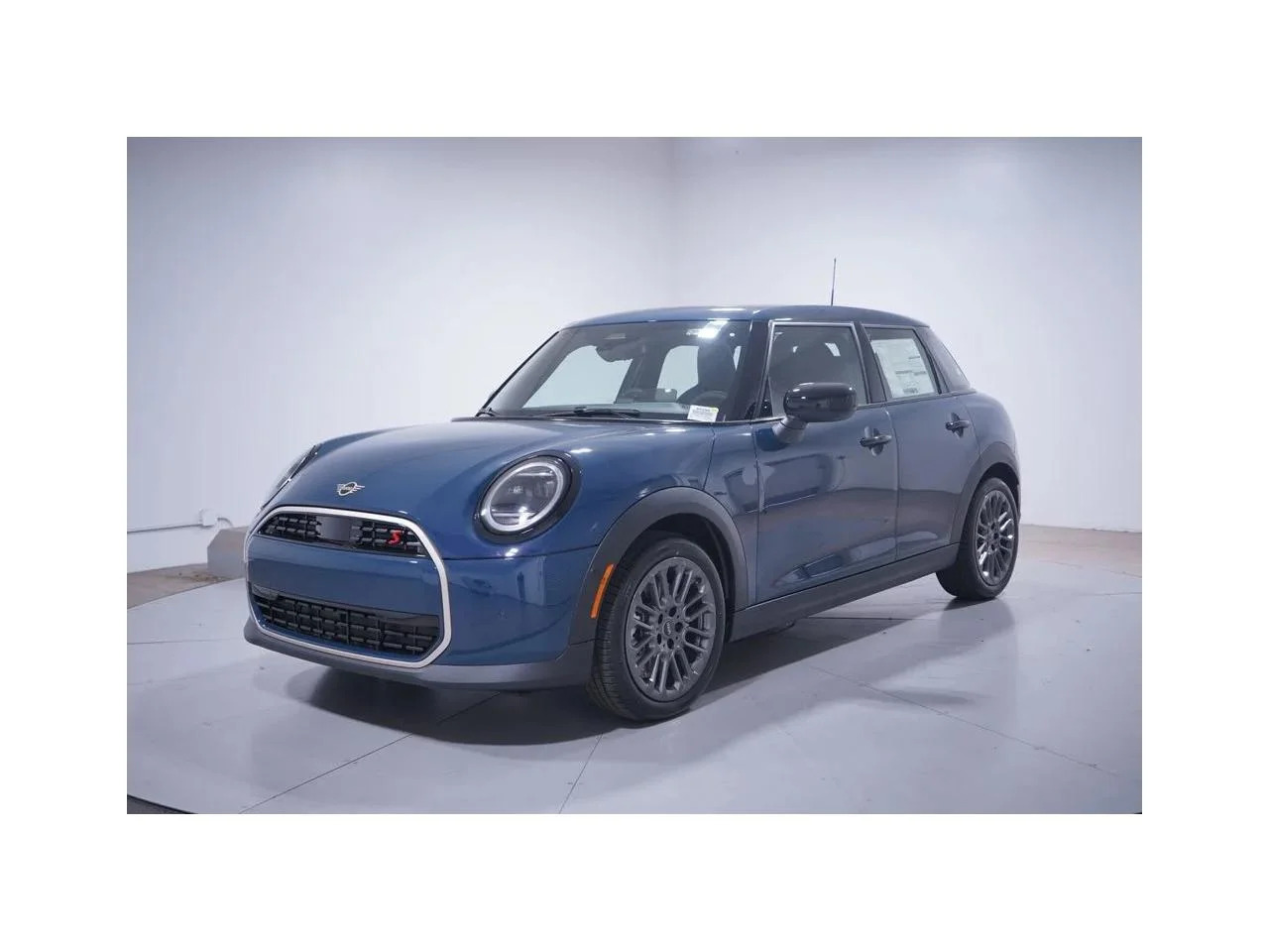 2026 MINI Hardtop Cooper S Signature's photo