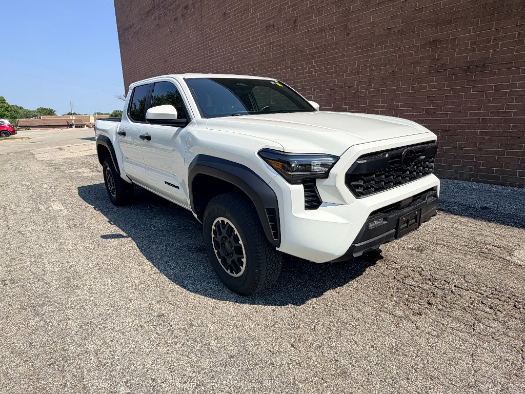 Used 2026 Ice Cap Toyota SR5 image 8