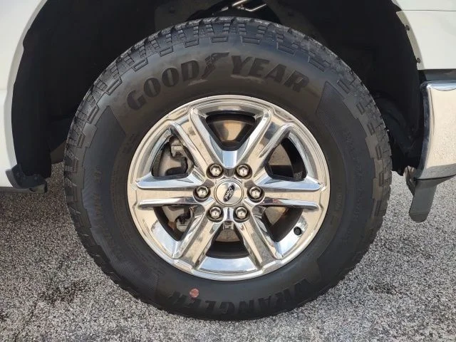 Certified Used 2025 Oxford White Ford XLT image 23