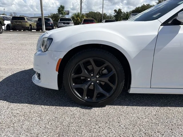 Used 2022 White Chrysler Touring image 32