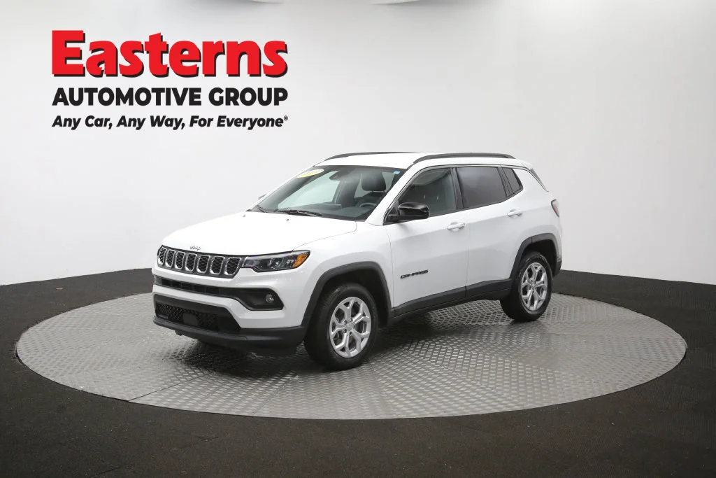 Used 2024 White Jeep Latitude image 51