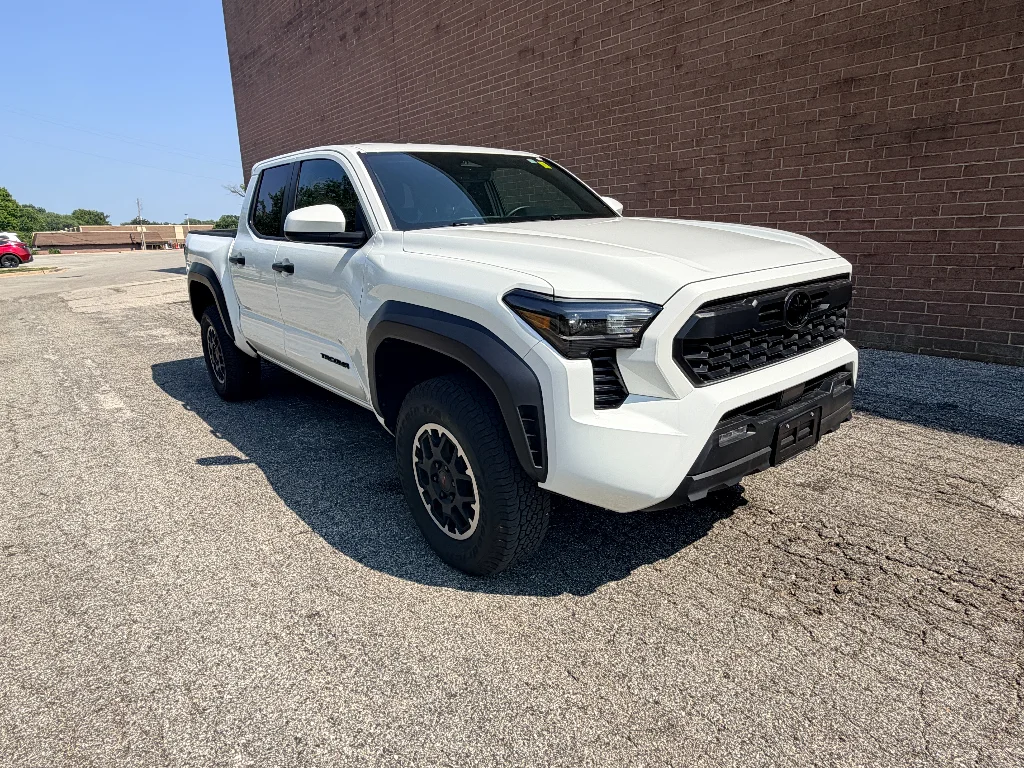 Used 2026 Ice Cap Toyota SR5 image 8