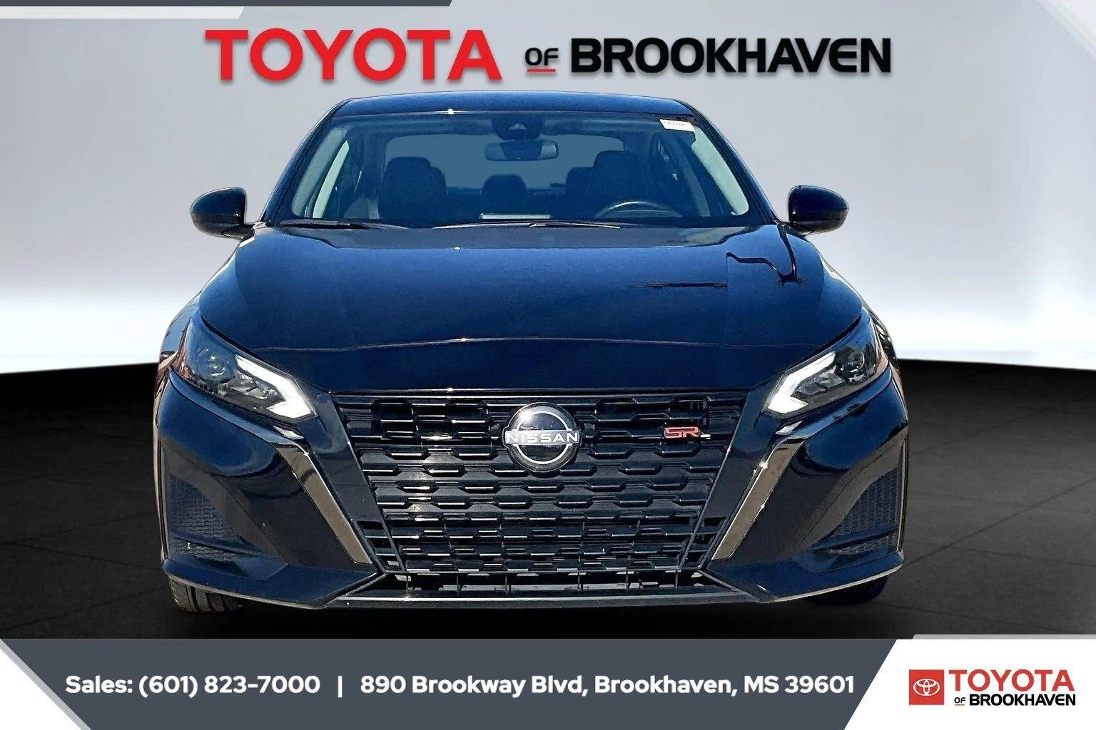 Used 2025 Super Black Nissan SR image 3