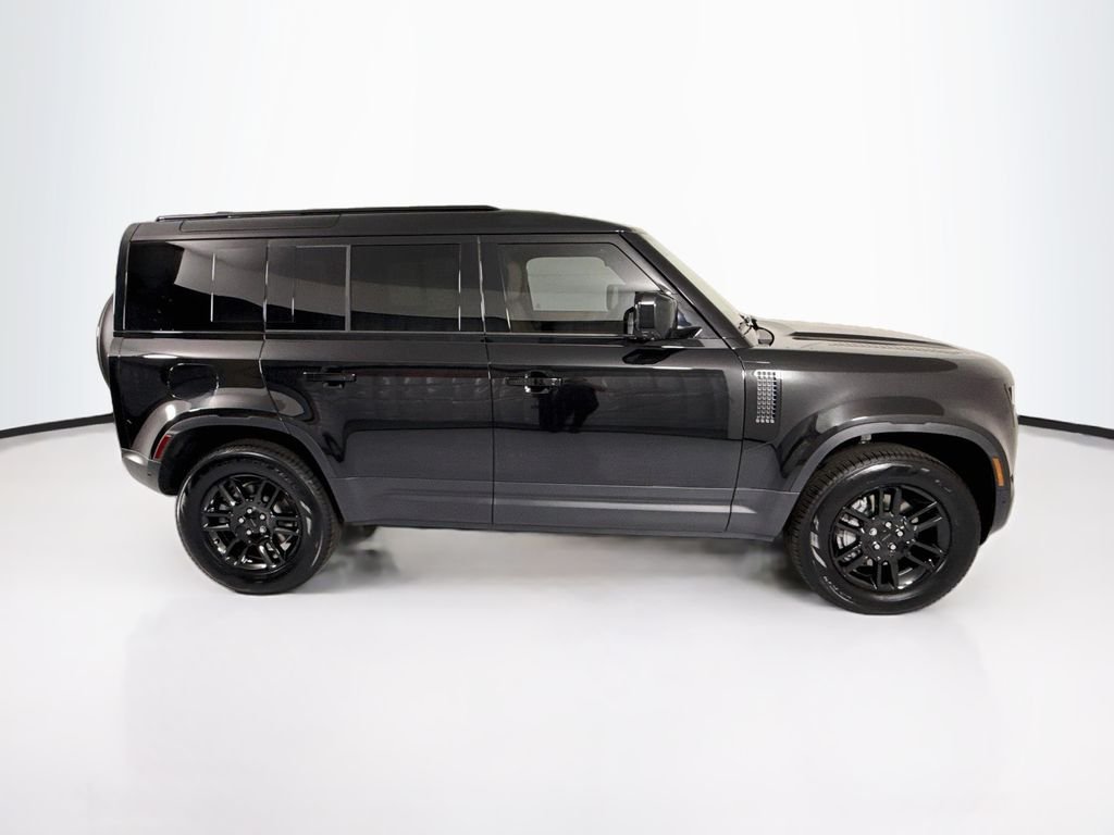 New 2026 Santorini Black Land Rover S image 4