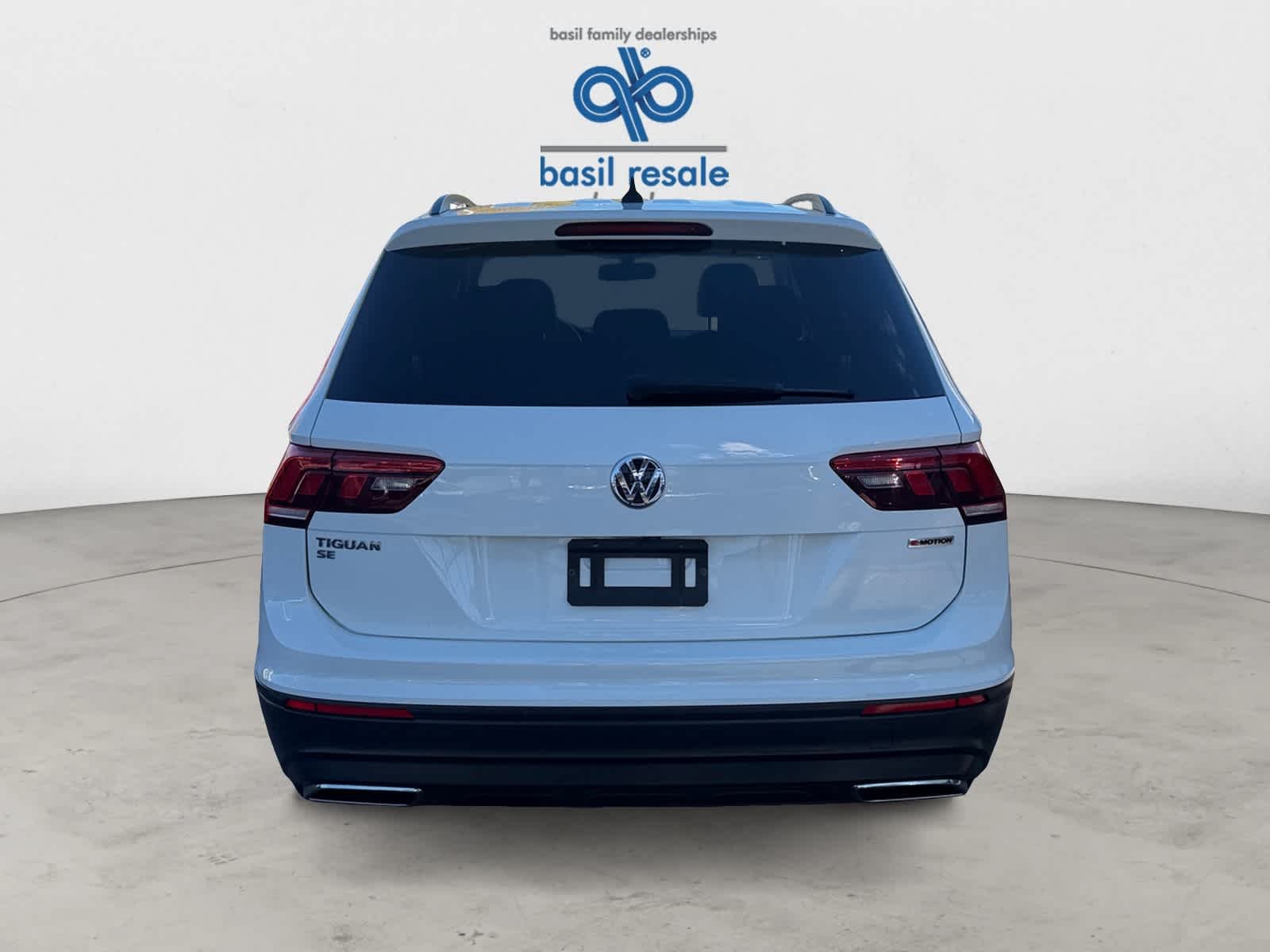 Used 2019 Pure White Volkswagen SE image 6