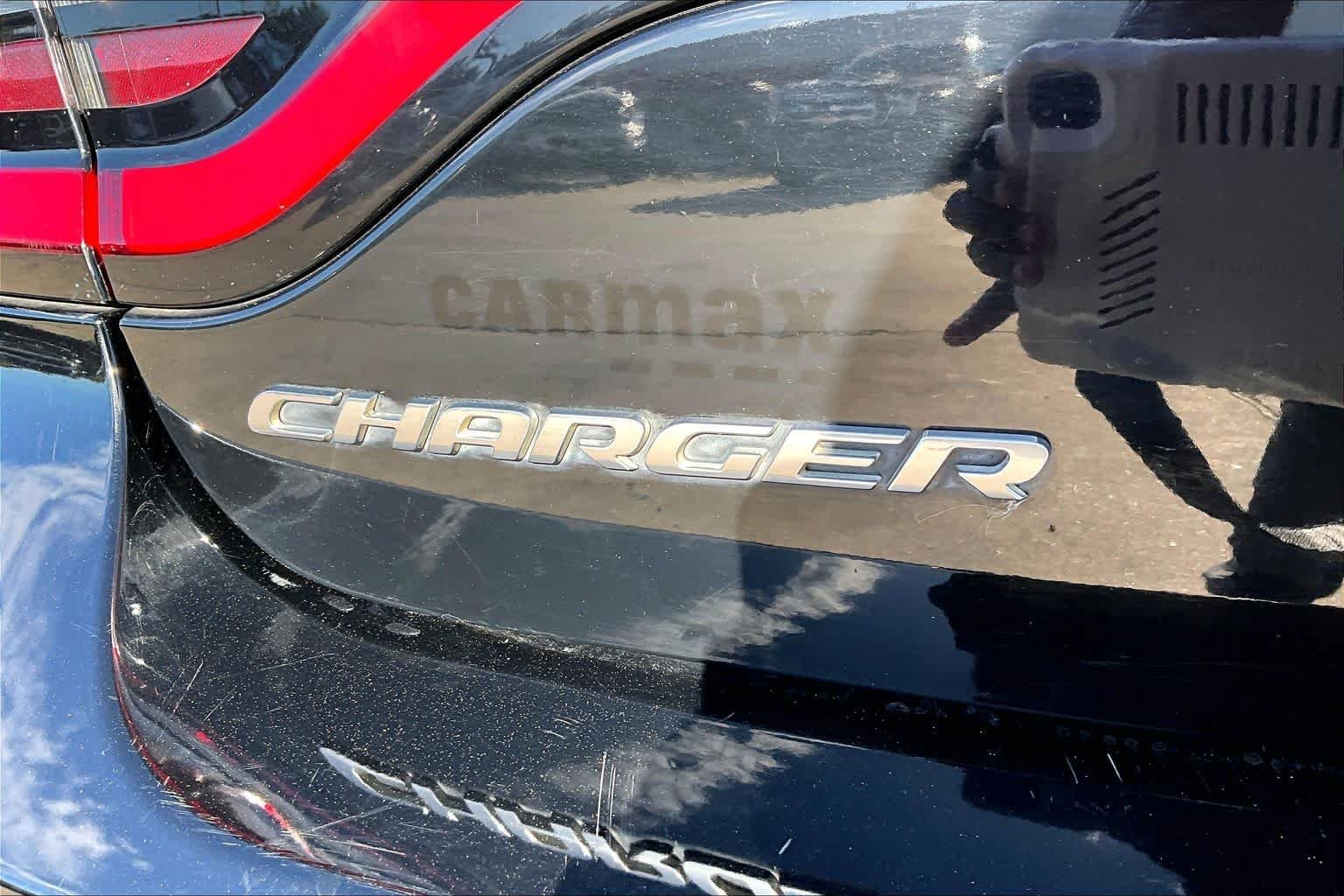 Used 2017 Pitch Black Clearcoat Dodge SE image 10