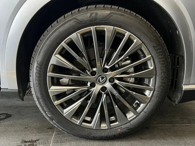 Certified Used 2025 Iridium Lexus 450h+ Luxury image 12