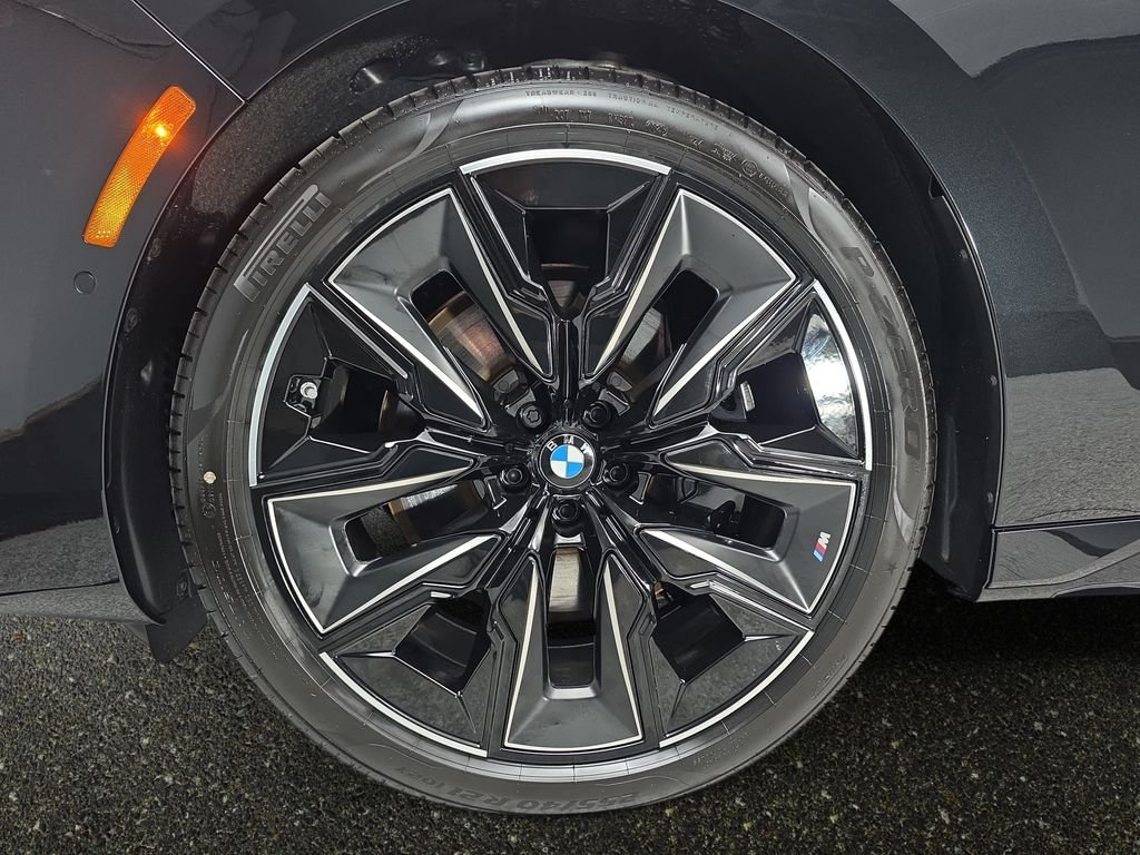 New 2026 Black Sapphire Metallic BMW 760i xDrive image 32