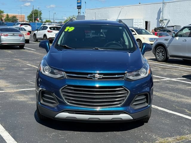 Used 2019 Chevrolet Trax LT with VIN 3GNCJLSB7KL334145 for sale in Woodhaven, MI