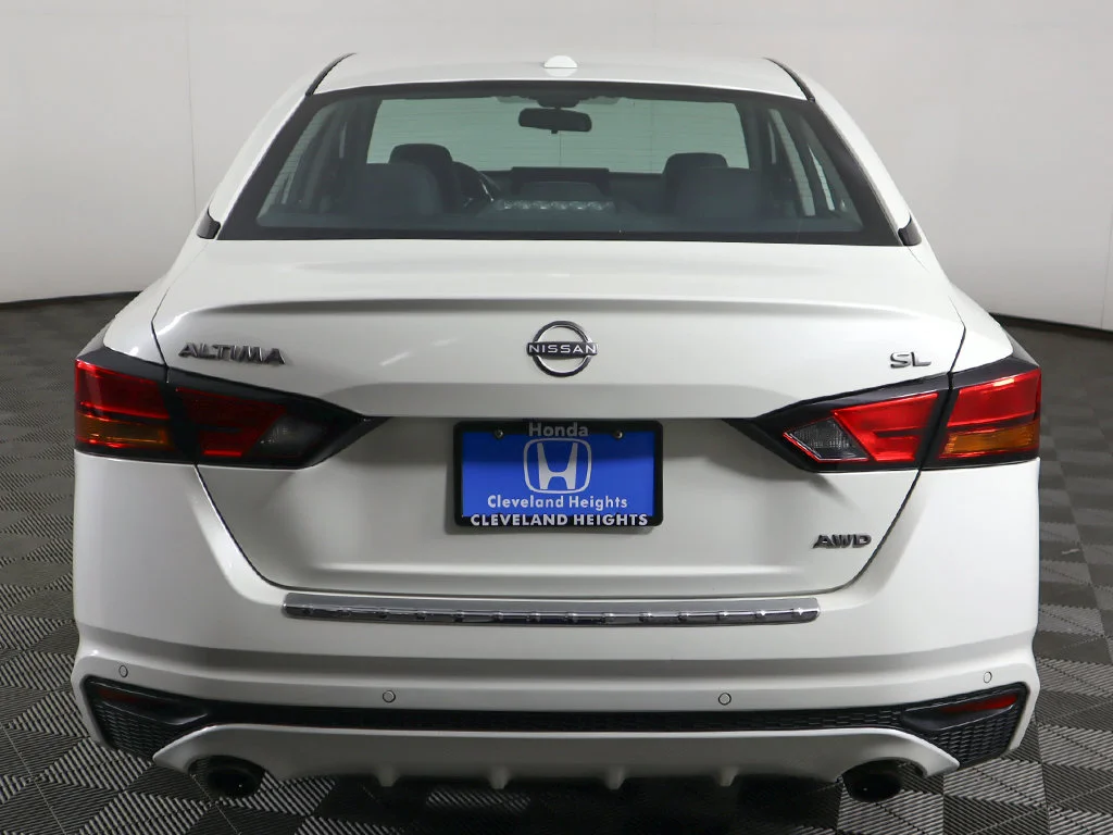 Used 2023 Pearl White Nissan 2.5 SL image 13