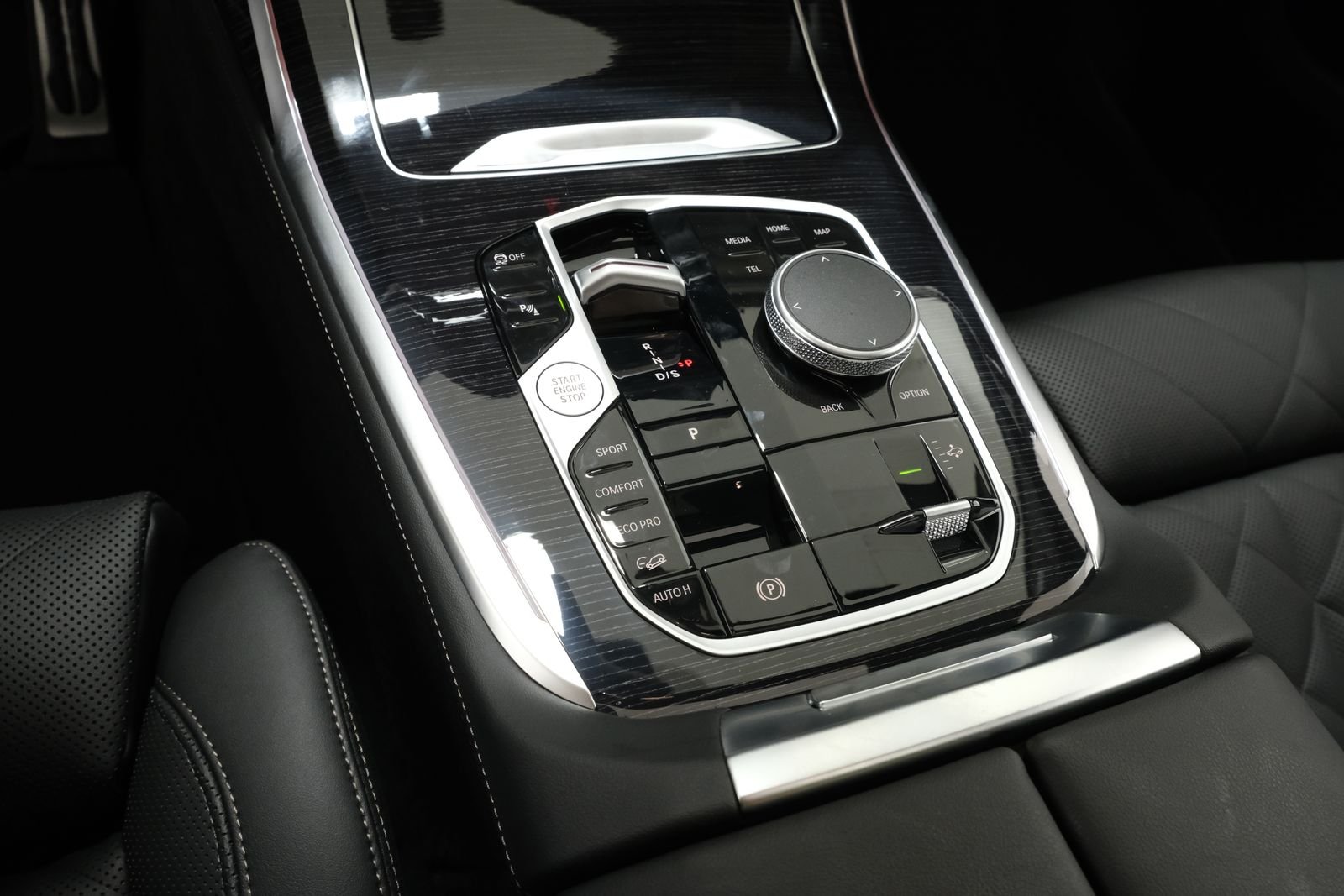 New 2027 Alpine White BMW xDrive40i image 22
