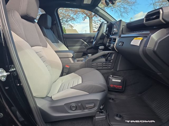 2025 Toyota Tacoma TRD Sport - Photo 10