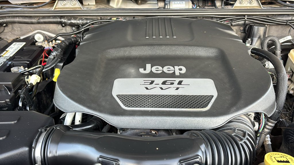 Used 2013 Billet Clearcoat Metallic Jeep Unlimited Sport image 26
