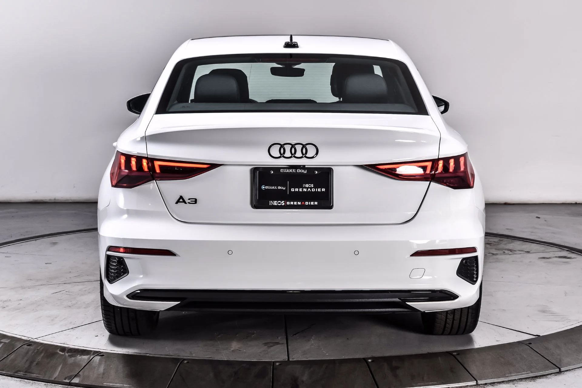 Used 2022 Ibis White Audi  image 5