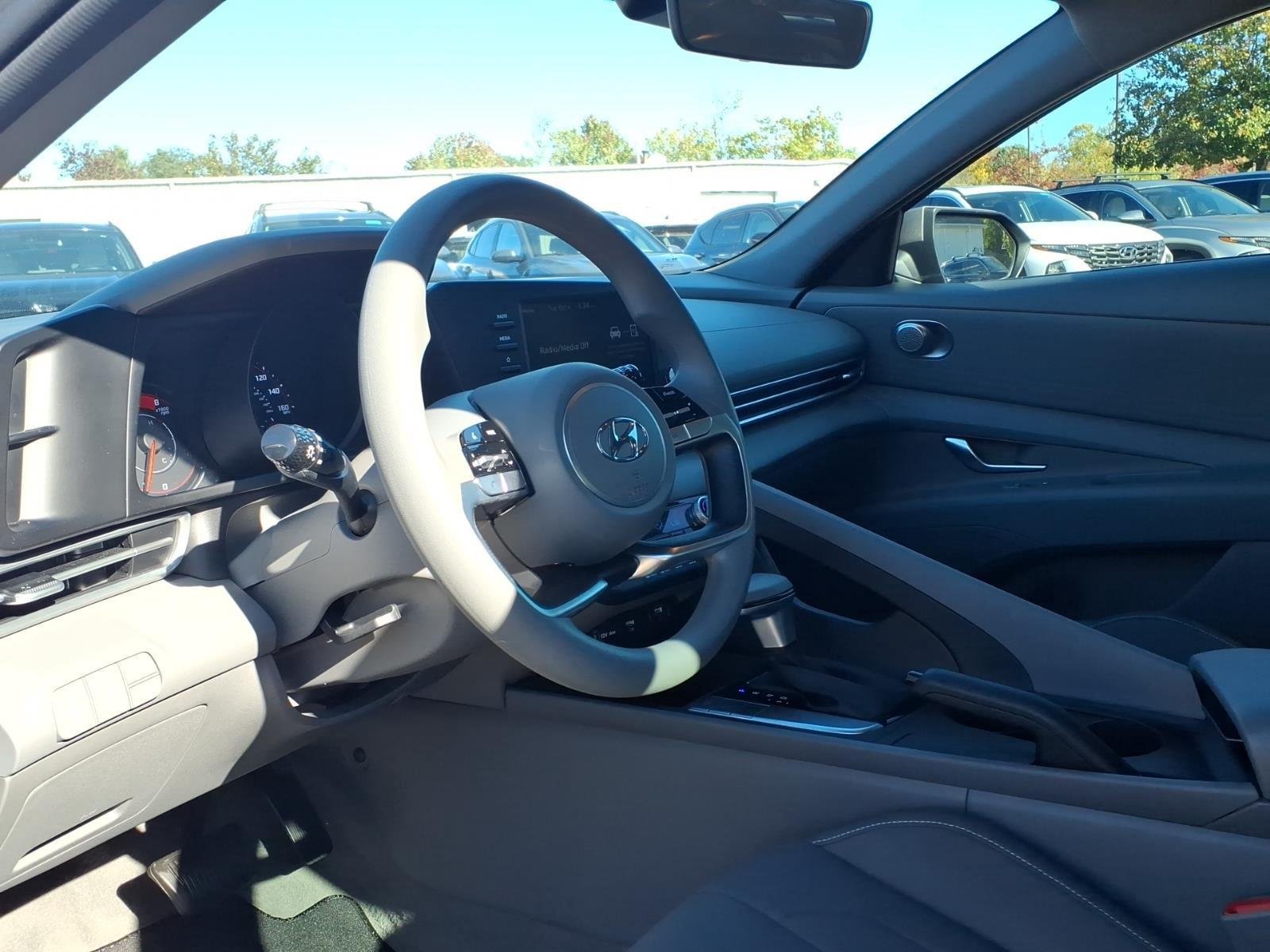 Certified Used 2023 Fluid Metal Hyundai SEL image 20