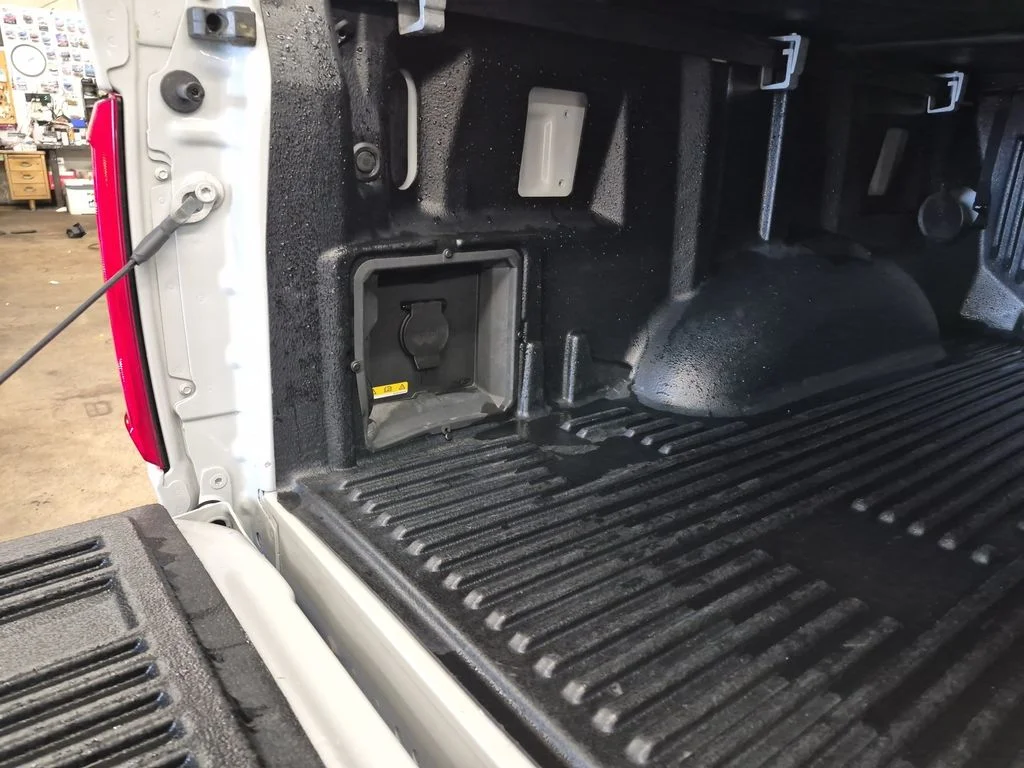 Certified Used 2023 Avalanche Ford XLT image 9