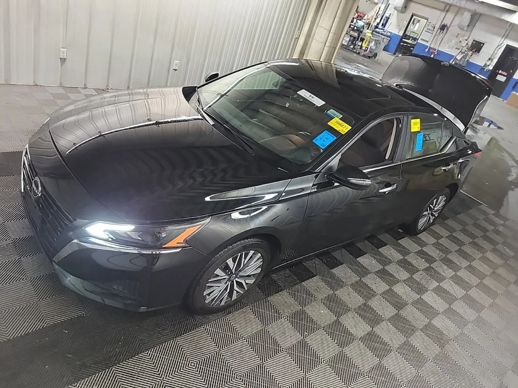 Used 2023 Black Nissan 2.5 SV image 9