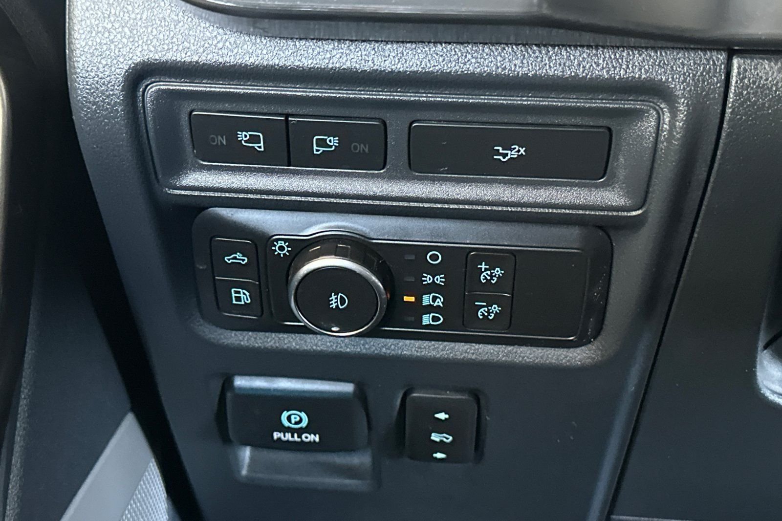 Used 2022 Silver Ford Lariat image 28
