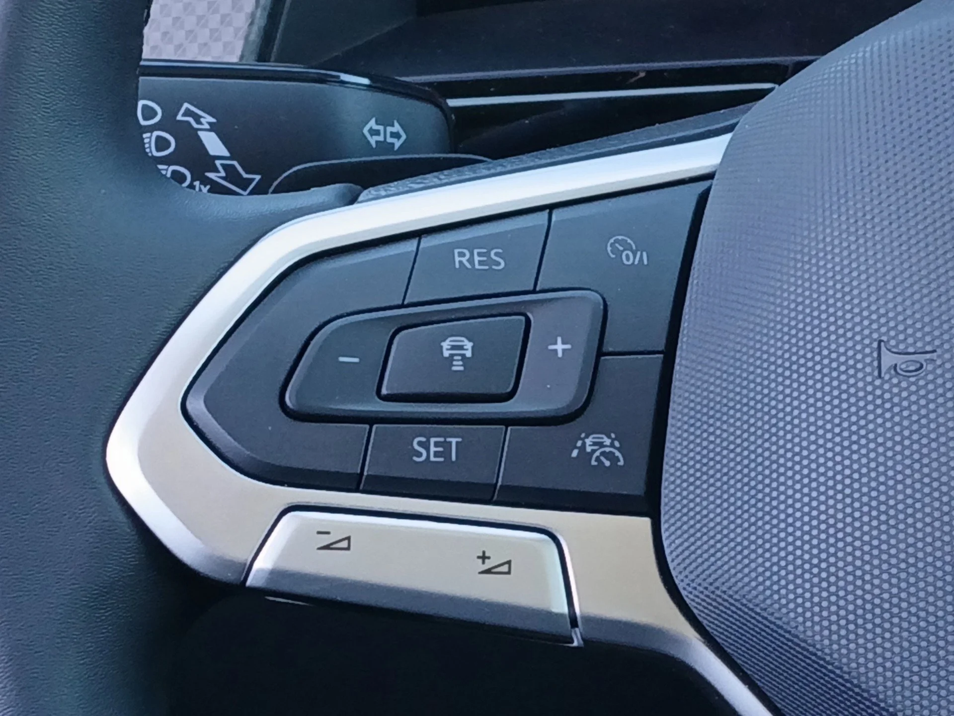 New 2026 Deep Black Pearl Volkswagen 2.0T Peak Edition image 9