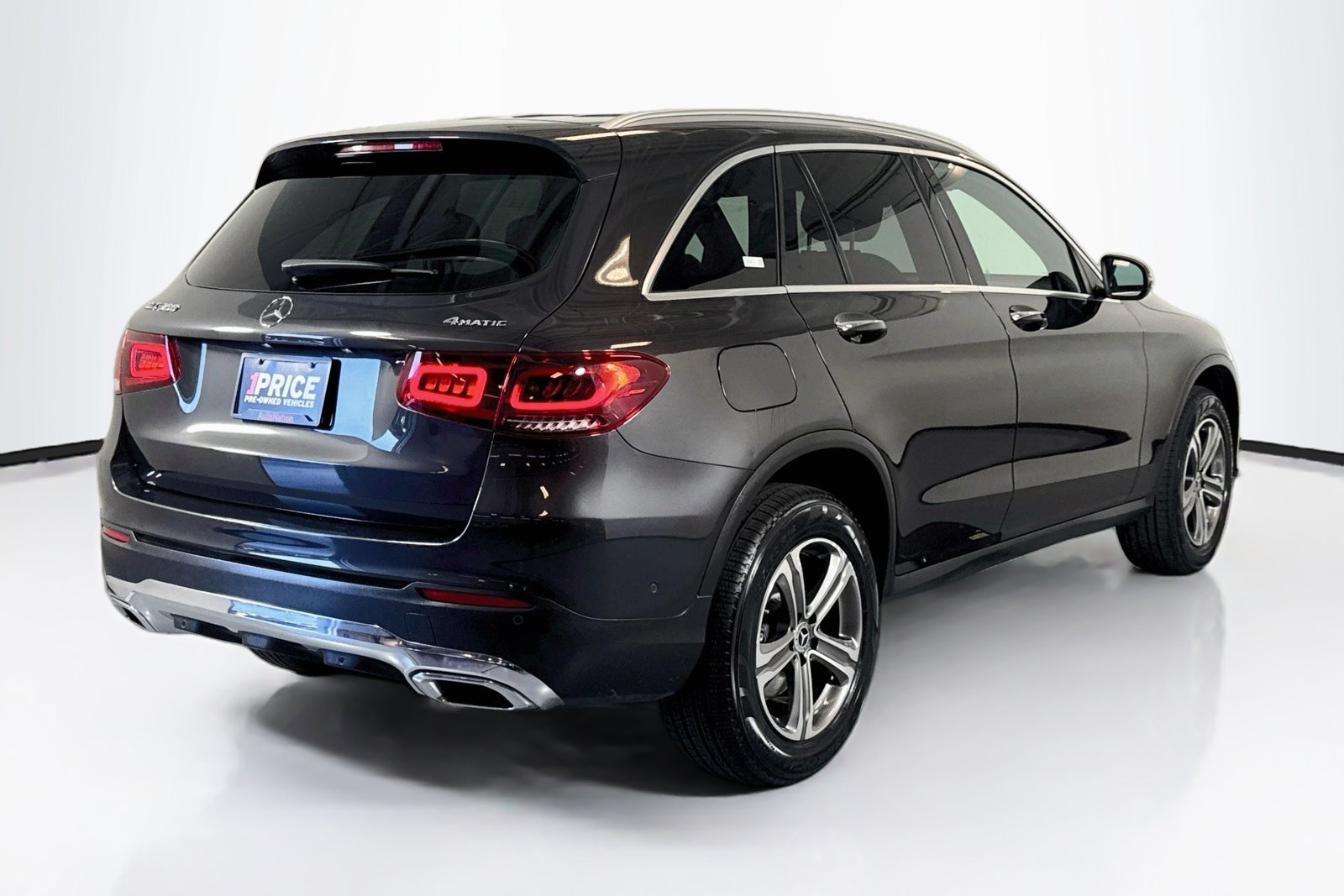 Certified Used 2022 Graphite Grey Metallic Mercedes-Benz GLC 300 image 5
