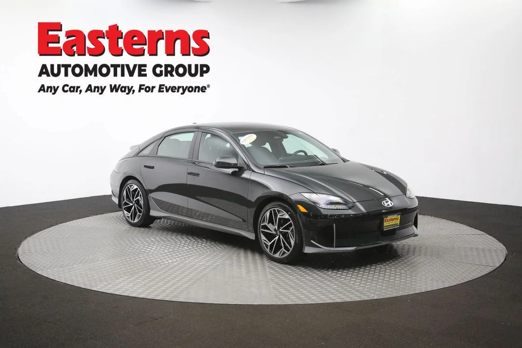 Used 2023 Green Hyundai SEL image 49