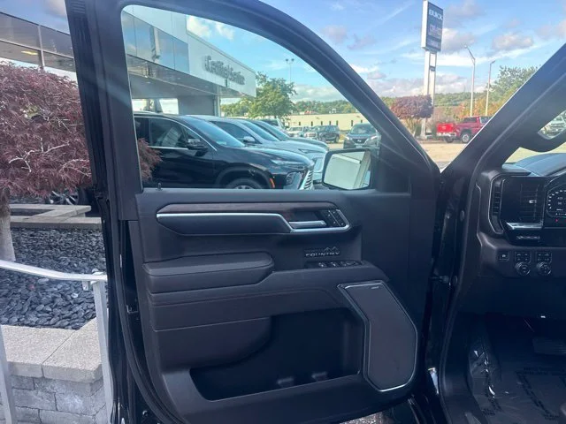 Used 2025 Black Chevrolet High Country image 12