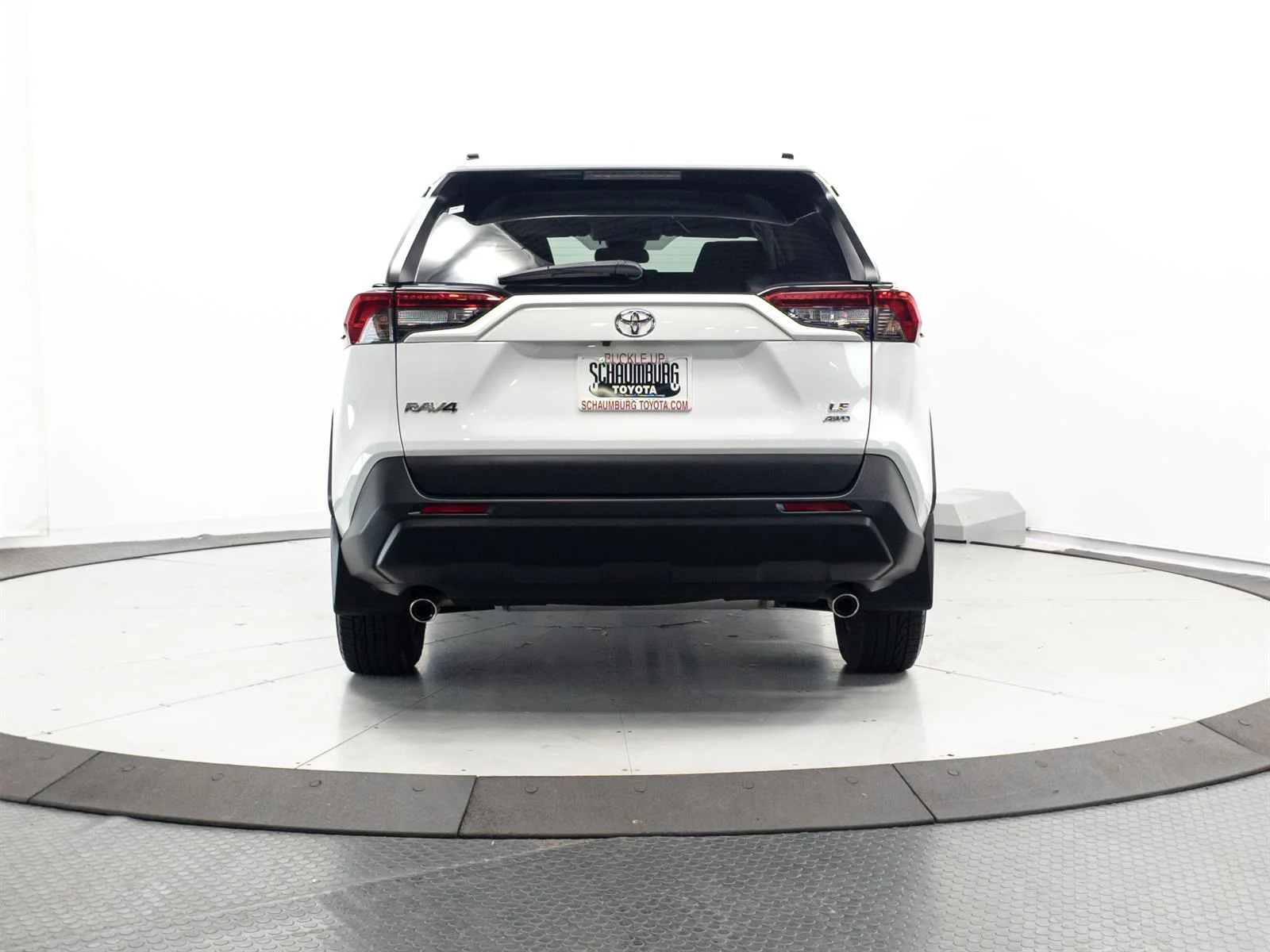 Used 2019 White Toyota LE image 9