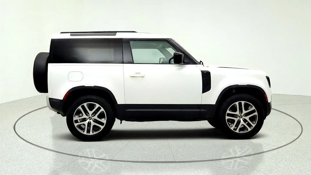Used 2021 Fuji White Land Rover 90 S AWD w/ Premium LED Lights & Meridian Audio image 4