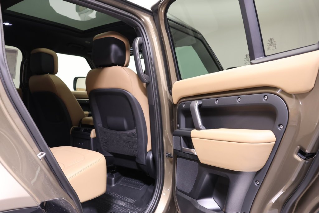 New 2026 Gondwana Stone Metallic Land Rover X-Dynamic SE image 44