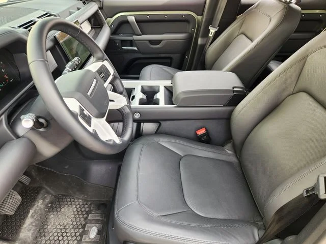 Used 2025 Pangea Green Metallic Land Rover S image 13