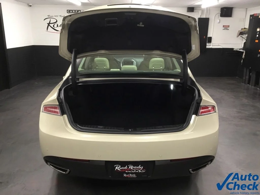 Used 2015 Silver Lincoln Base image 12